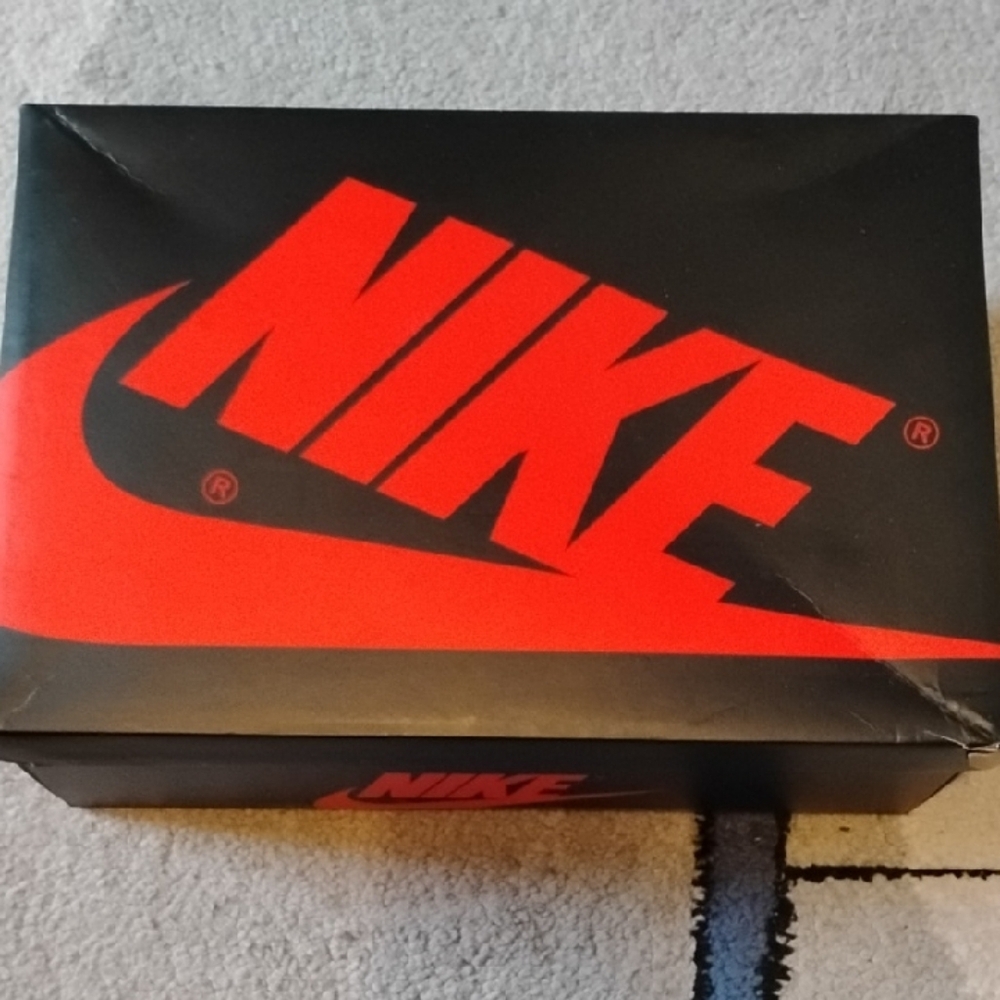 Nike Women's Sneakers - Black and Red - Picture 4 of 8